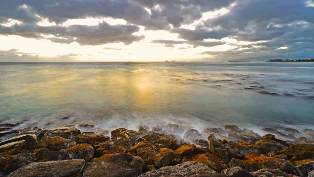 5 Stunning Sunsets to Share with Your Sweetheart on Oahu This