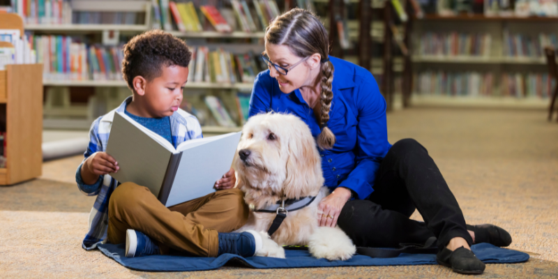 child reading to therapy dog