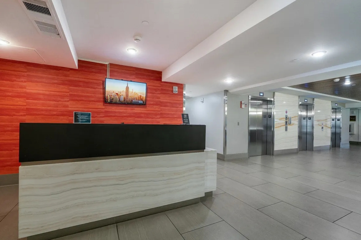 Hale Ka Lae - Reception and Elevators