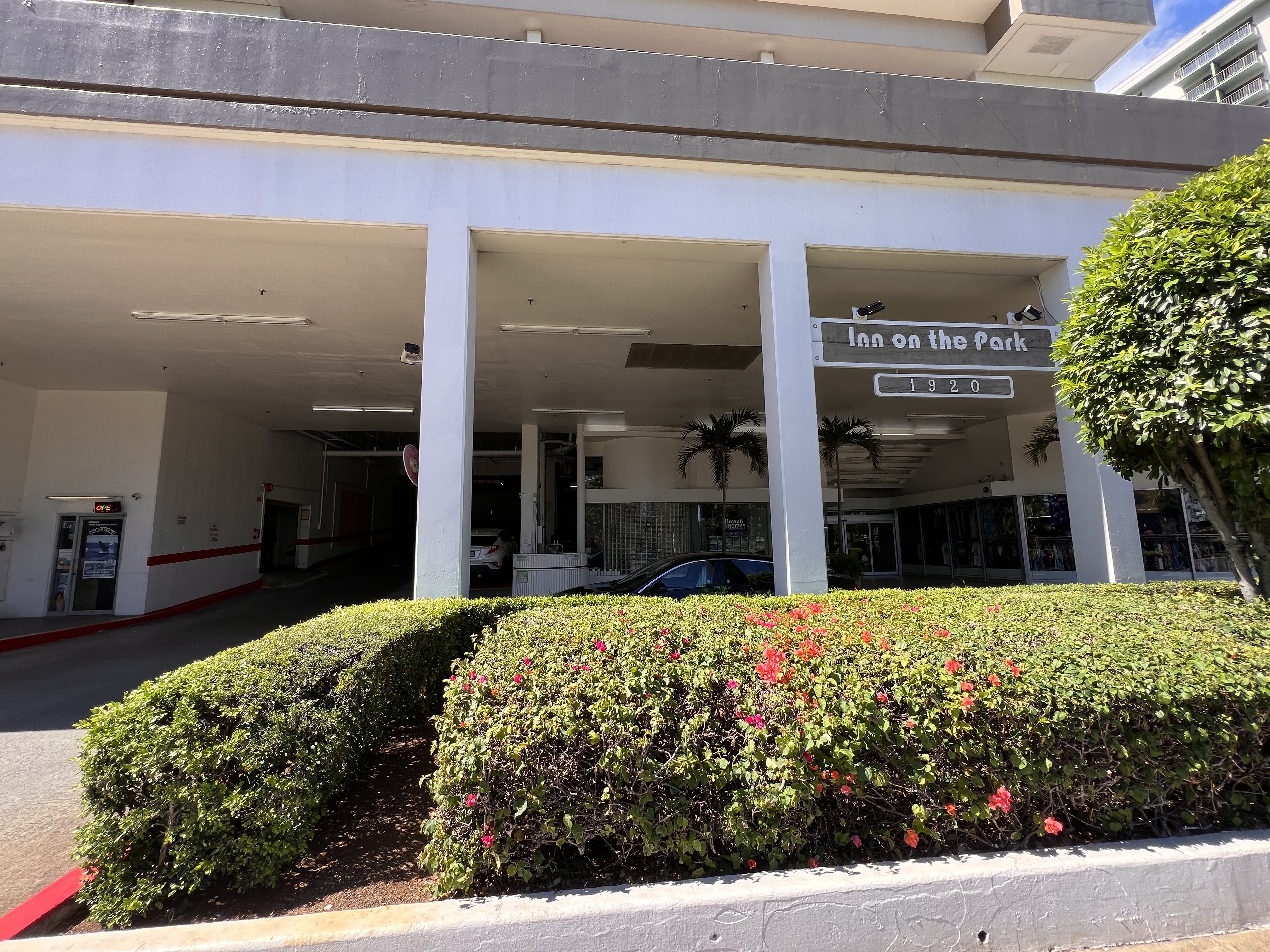 Inn on the Park - Streetside view