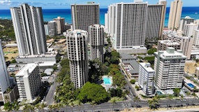 Liliuokalani Gardens At Waikiki