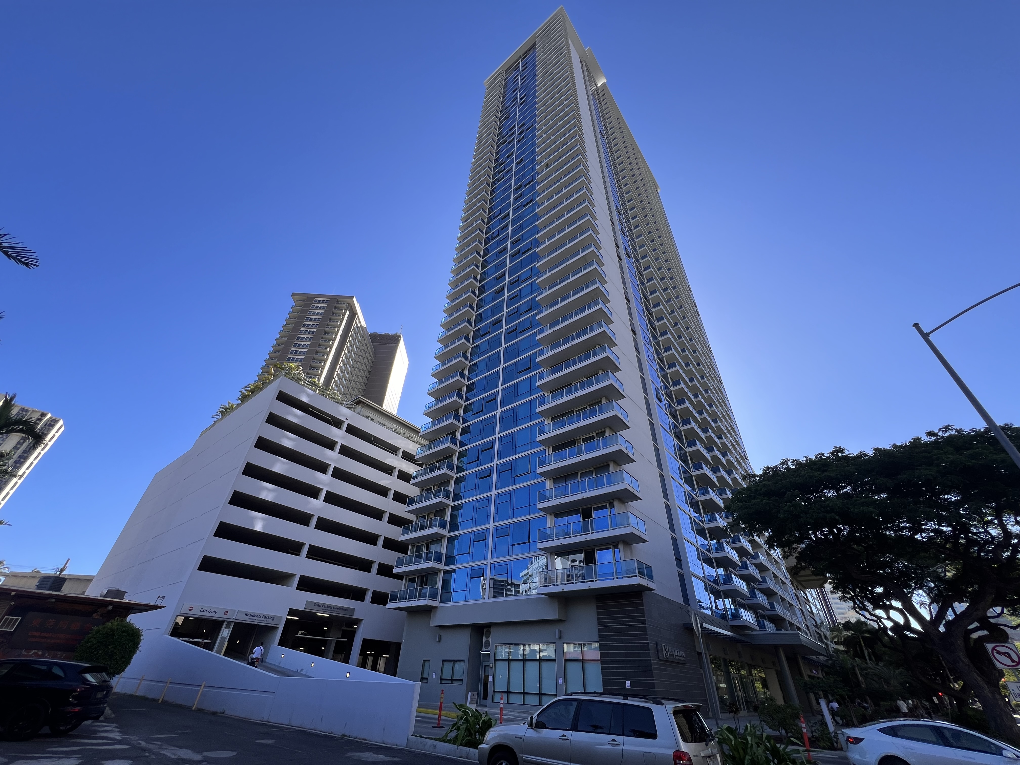 The Central Ala Moana - Building Overview