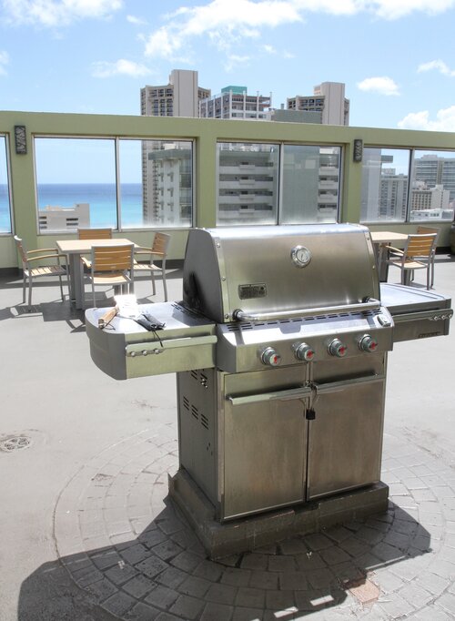 Waikiki Lanais BBQ Area