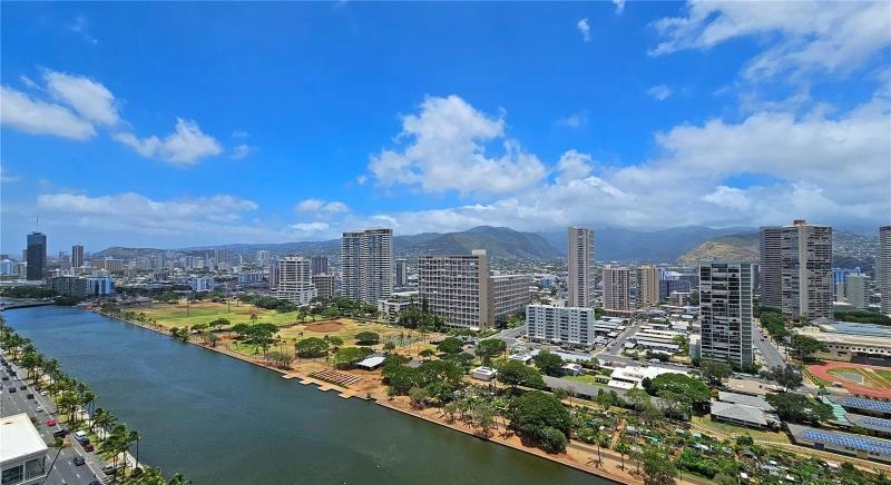 2121 Ala Wai View Over Ala Wai and Koʻolau