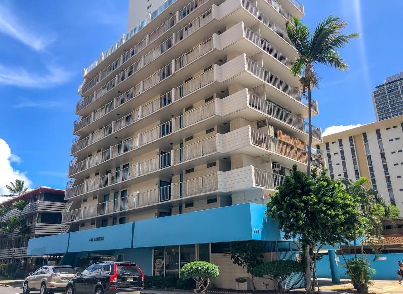 441 Lewers Street exterior view of low-rise building in Waikiki