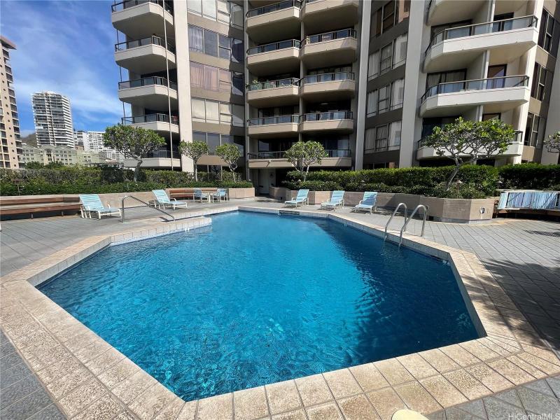 Admiral Thomas: Pool view 2