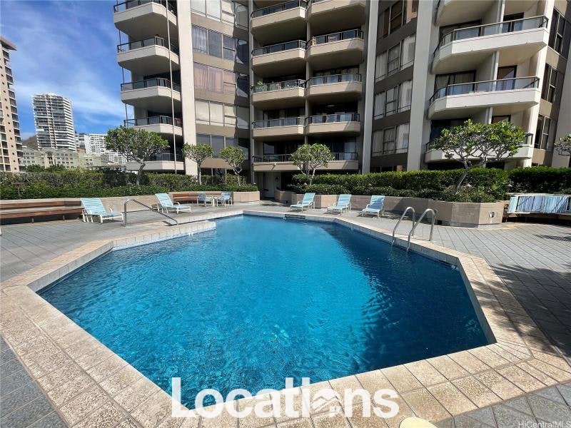 Admiral Thomas: Pool view 2