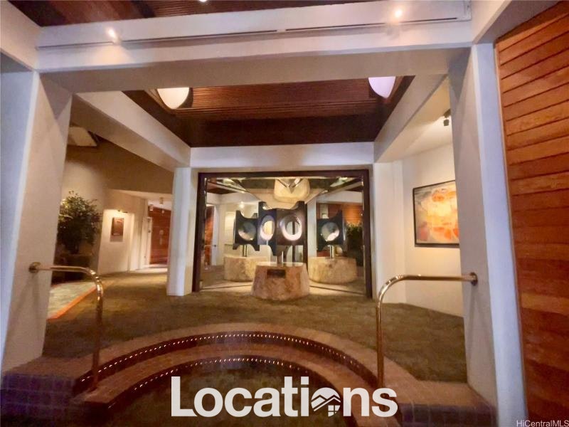 Admiral Thomas: Lobby