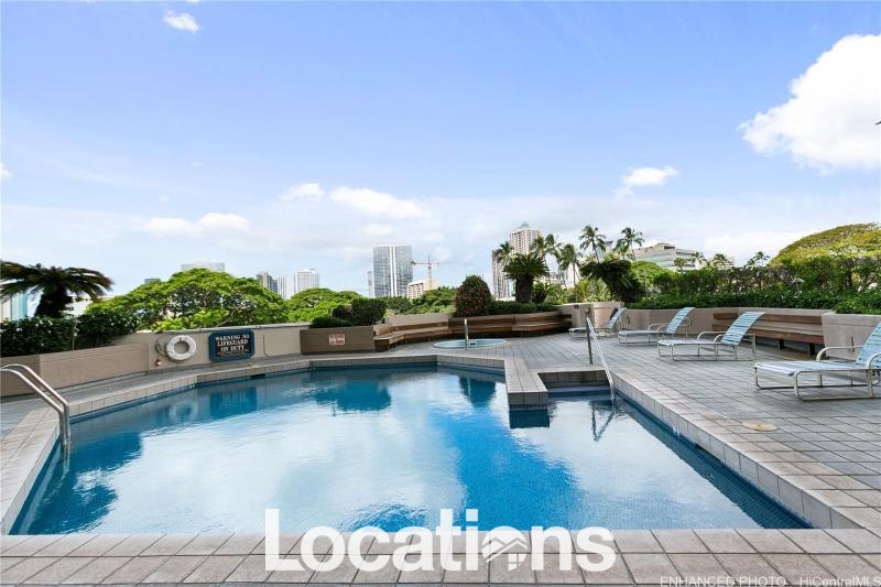 Admiral Thomas: Pool View 1