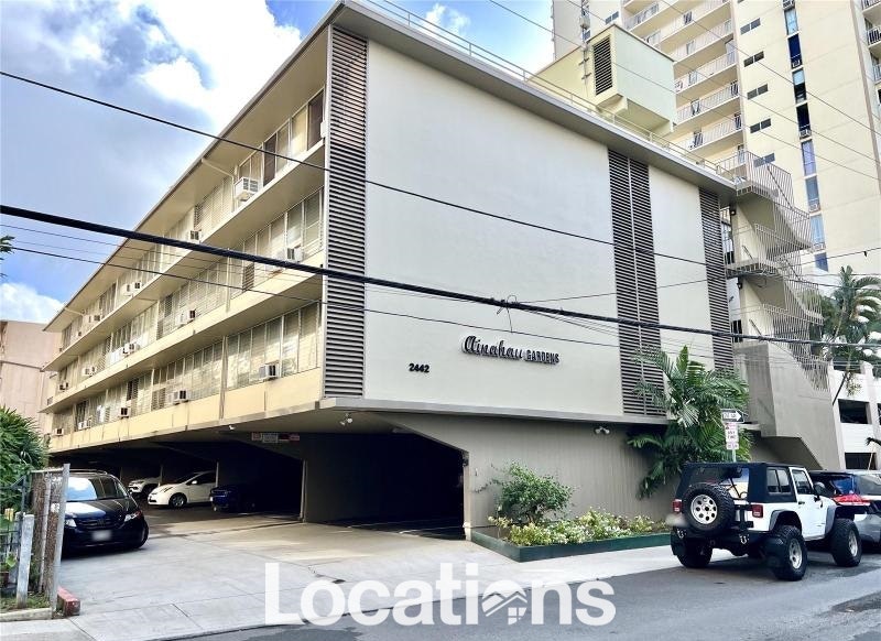Ainahau Gardens condo exterior front view in Waikiki