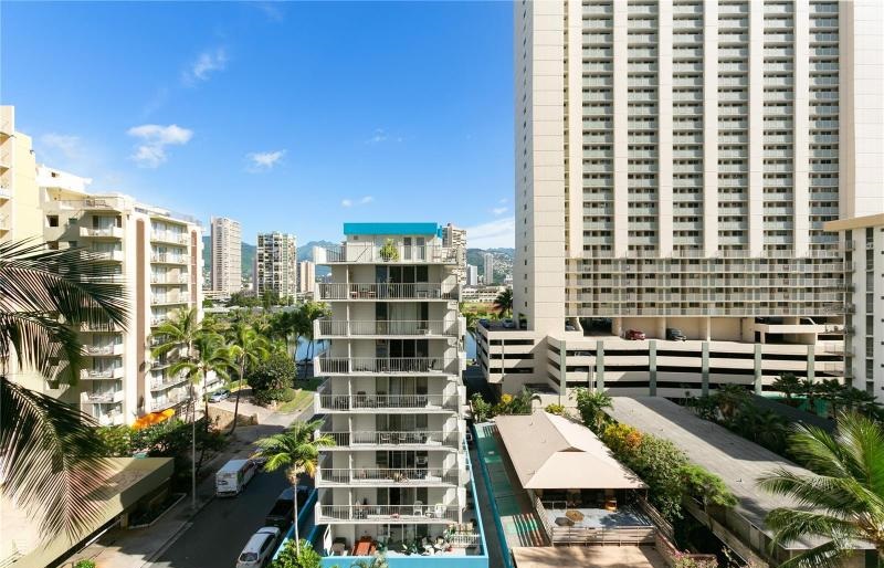 Aloha Towers condo exterior view of twin towers