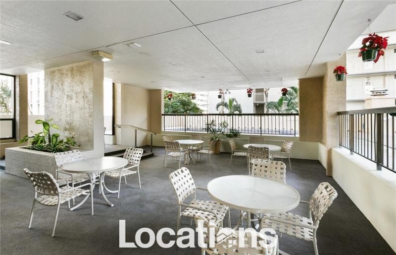 Aloha Towers recreation deck with BBQ and seating