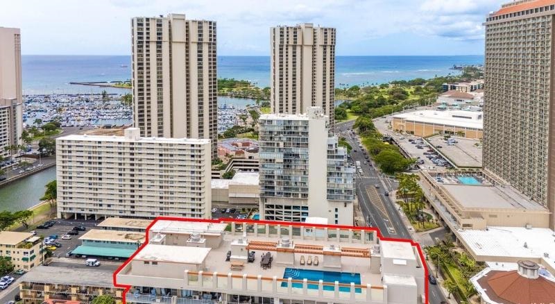 Atkinson Plaza Rooftop Pool