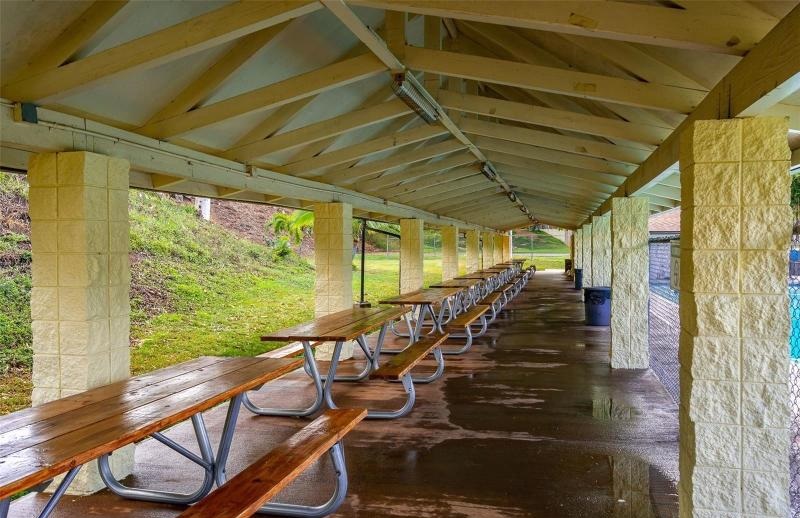 Cathedral pt Melemanu Picnic area by Pool