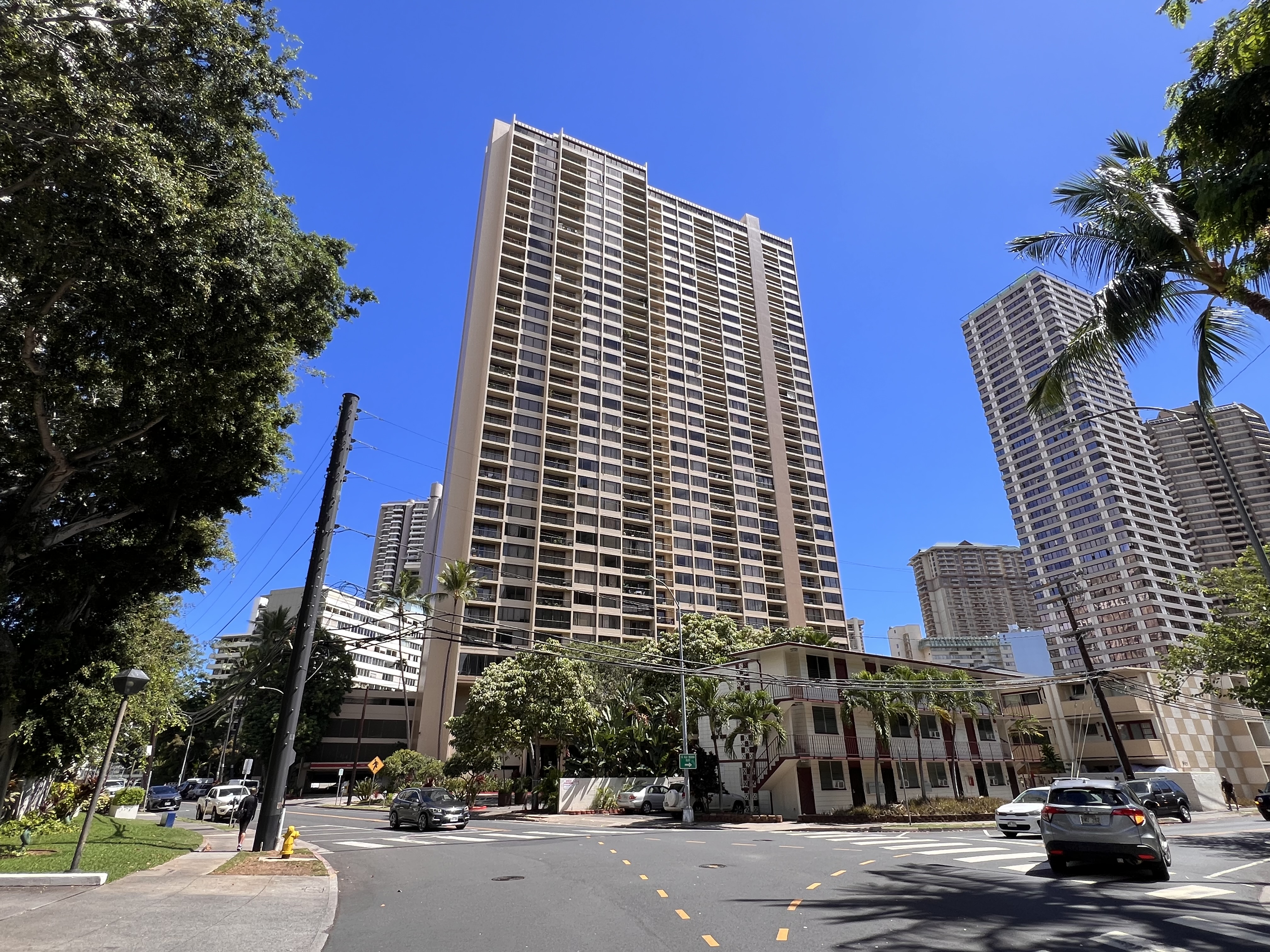 Chateau at Waikiki - Streetside view