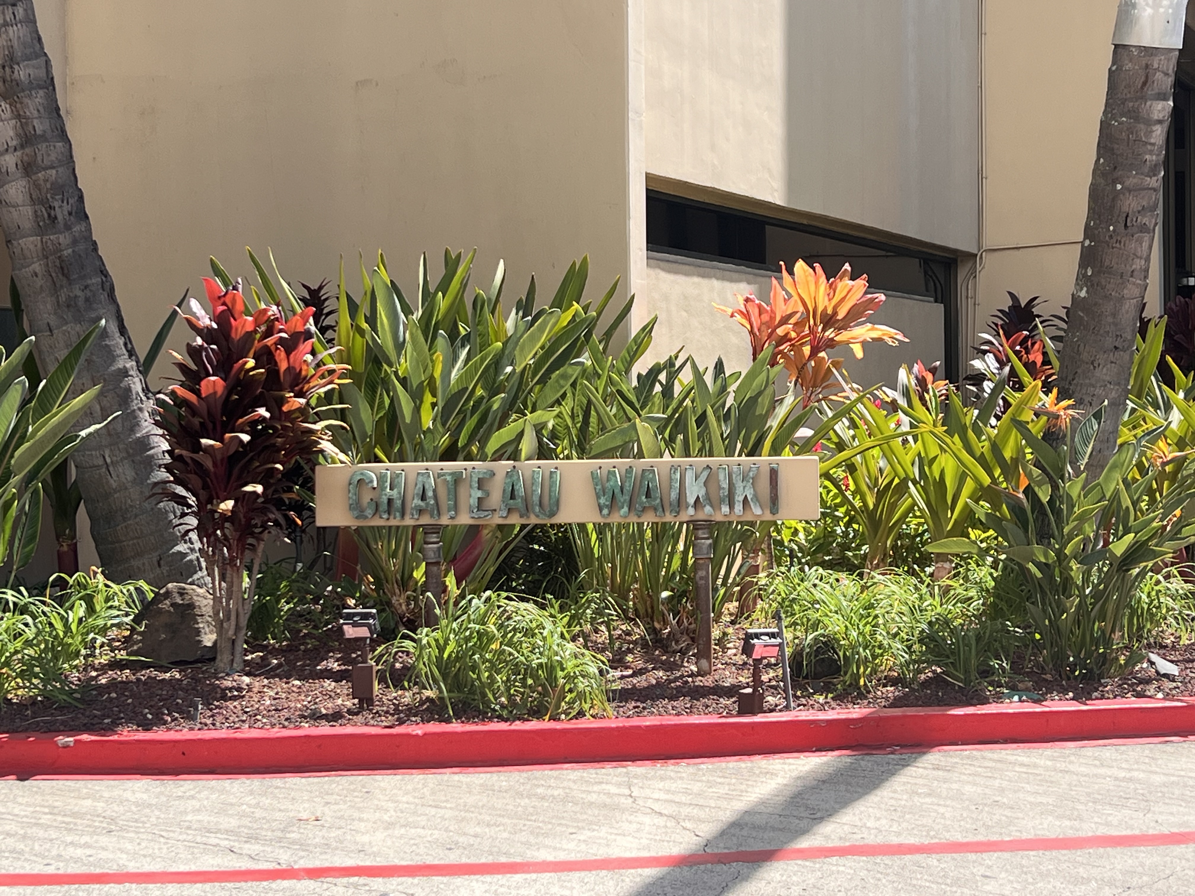 Chateau at Waikiki - Streetview