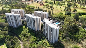 Colonnade On The Greens