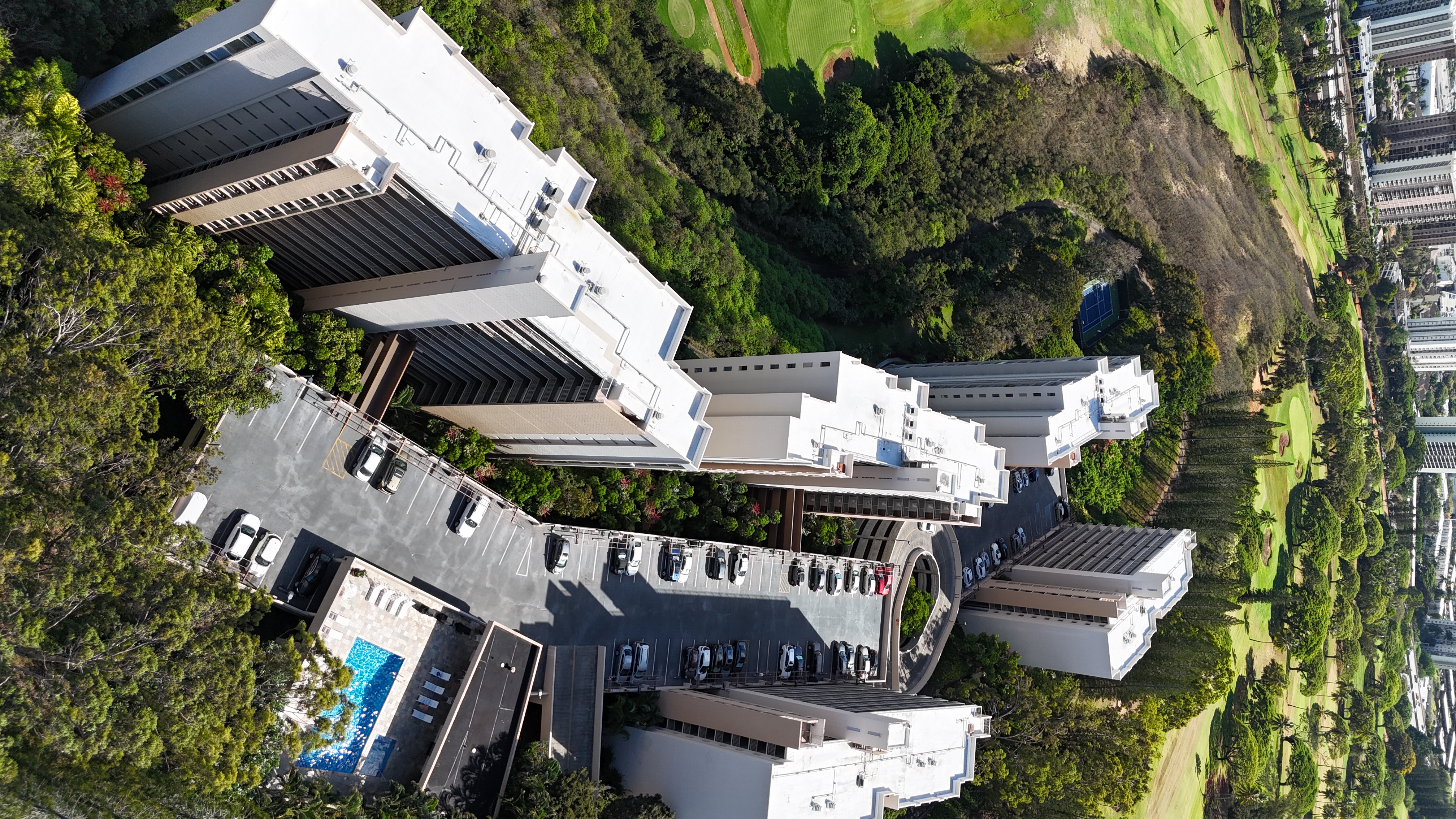 Colonnade On The Greens