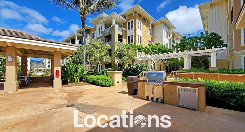 Colony At the Peninsula BBQ area