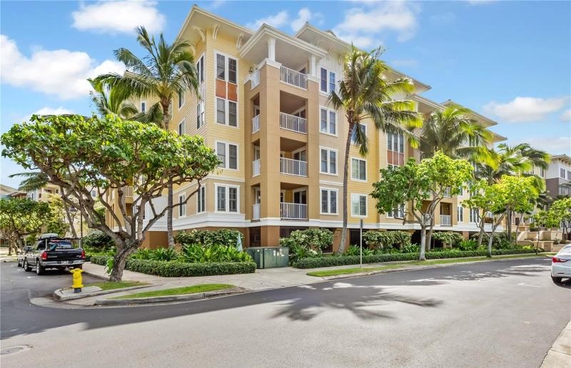 Colony At the Peninsula Typical Building