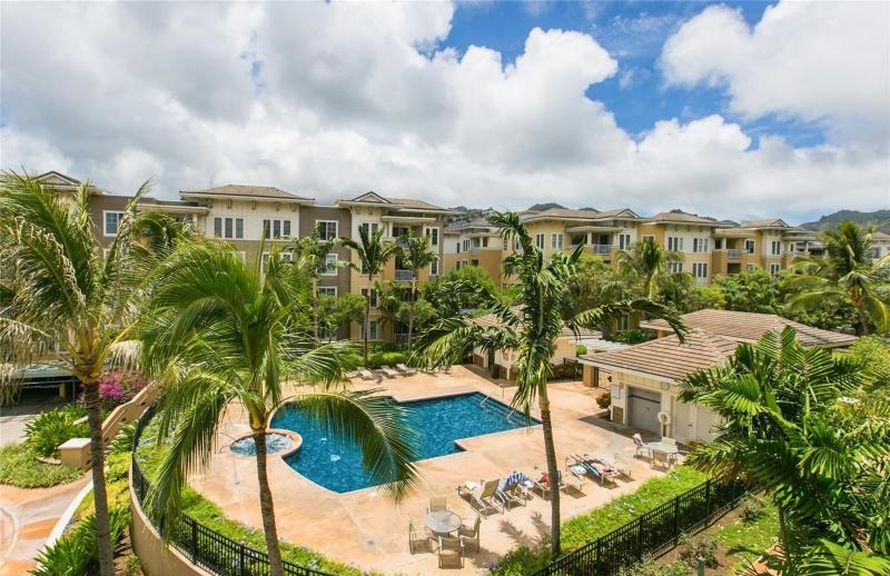 Colony At the Peninsula Pool area