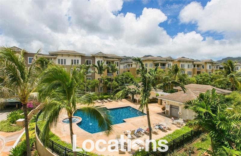 Colony At the Peninsula Pool area