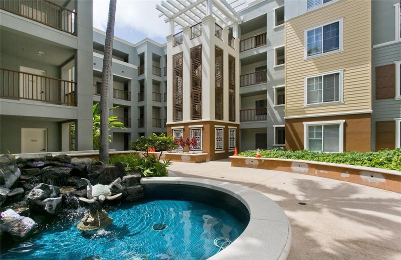 Colony At the Peninsula Driveway