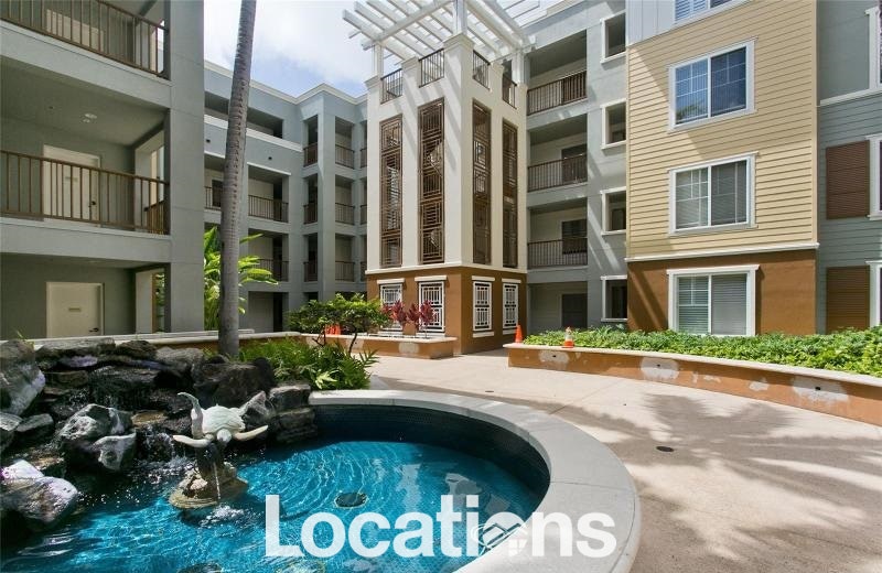 Colony At the Peninsula Driveway