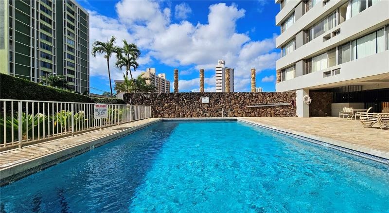 Five Regents Pool Deck