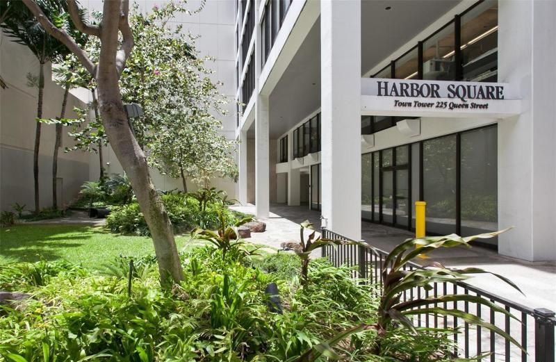 Harbor Square: Tower 2 Entrance