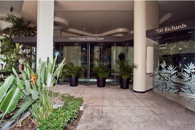 Harbor Square: Tower 1 entrance