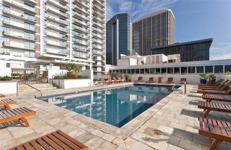 Harbor Square: Pool Deck