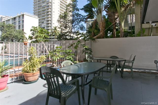 Hawaiian Crown pool deck and lounge area
