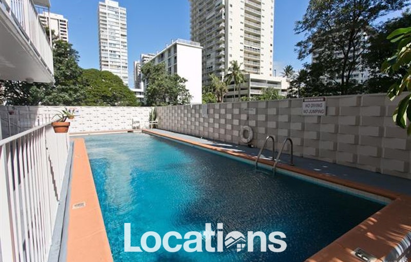 Hawaiian Crown swimming pool