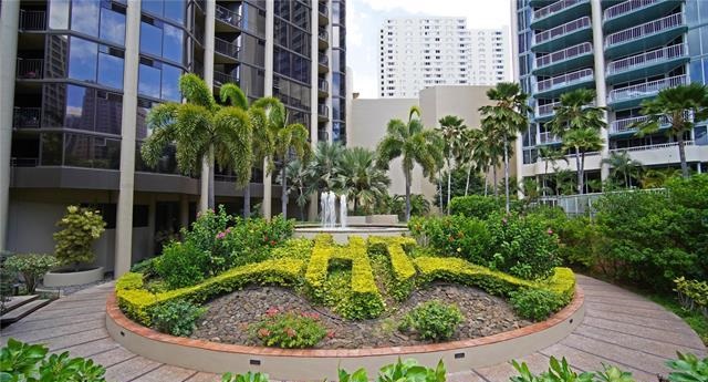 Honolulu Tower: Entrance