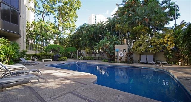 Honolulu Tower: Pool Deck