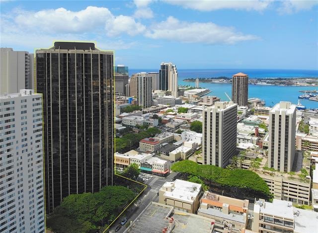 Honolulu Tower: The Building