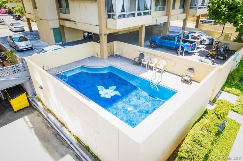 Swimming pool at Kealani condo