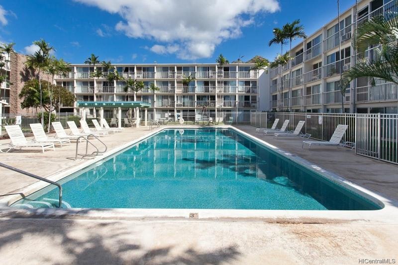 Makaha Surfside: Pool Deck