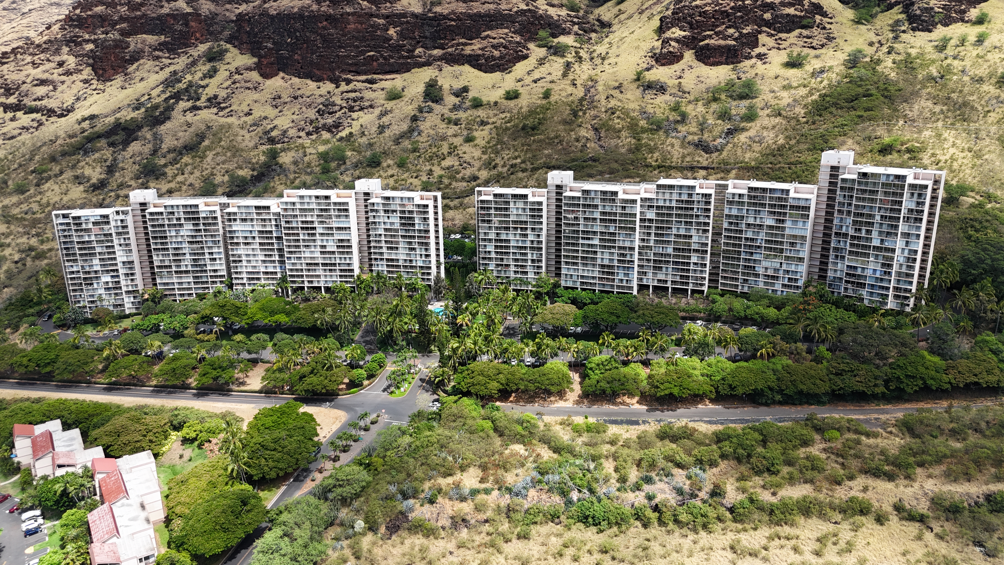Makaha Valley Towers 