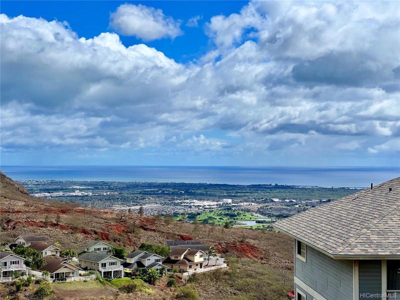 Ocean and mountain view from Makakilo Cliffs