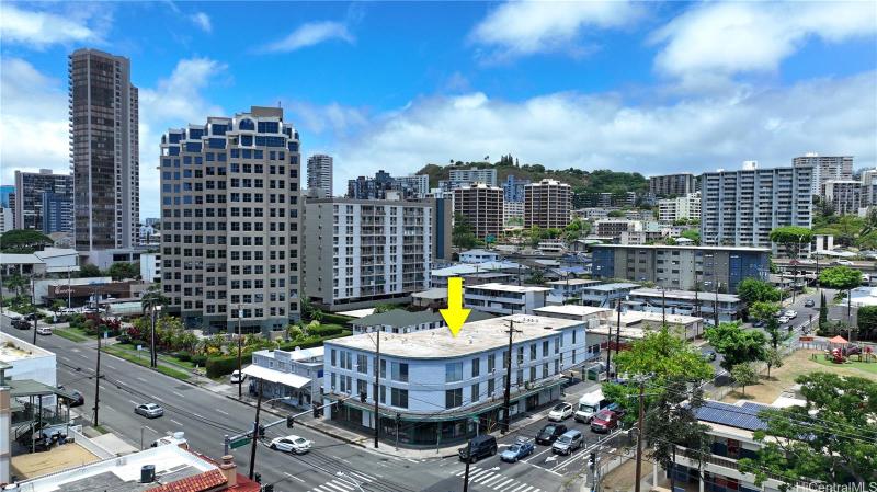Beretania-Pensacola Condo in Makiki