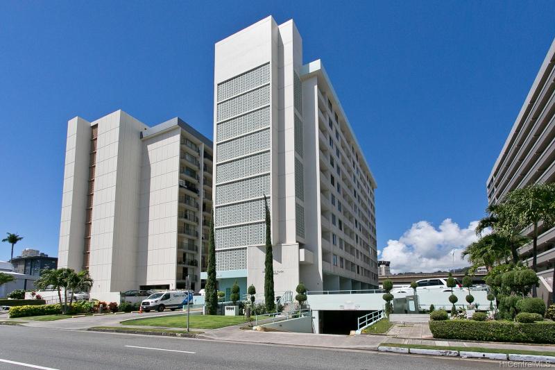 Kaahumanu Plaza in Makiki