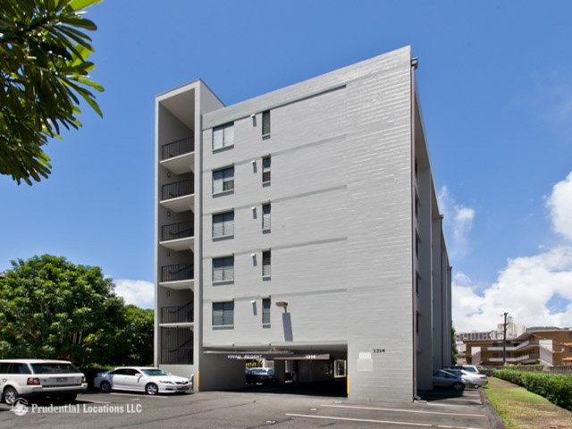 Kinau Regent in Makiki