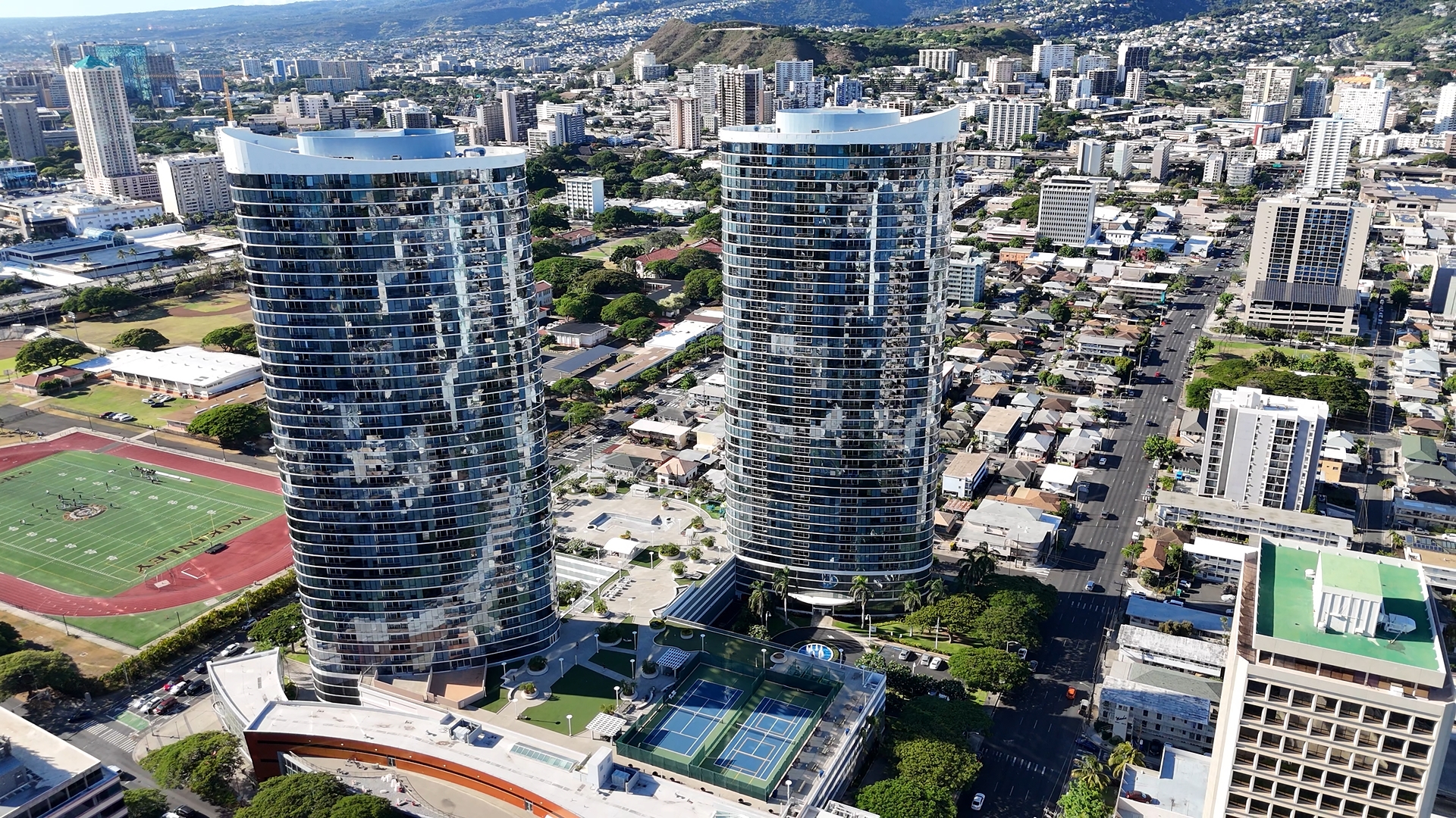Moana Pacific - view of amenities deck and the mountains