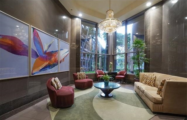 One Waterfront Tower: Lobby
