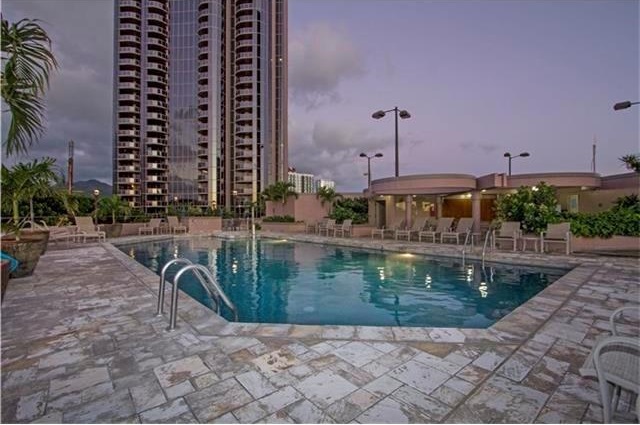 One Waterfront Tower: Pool Deck