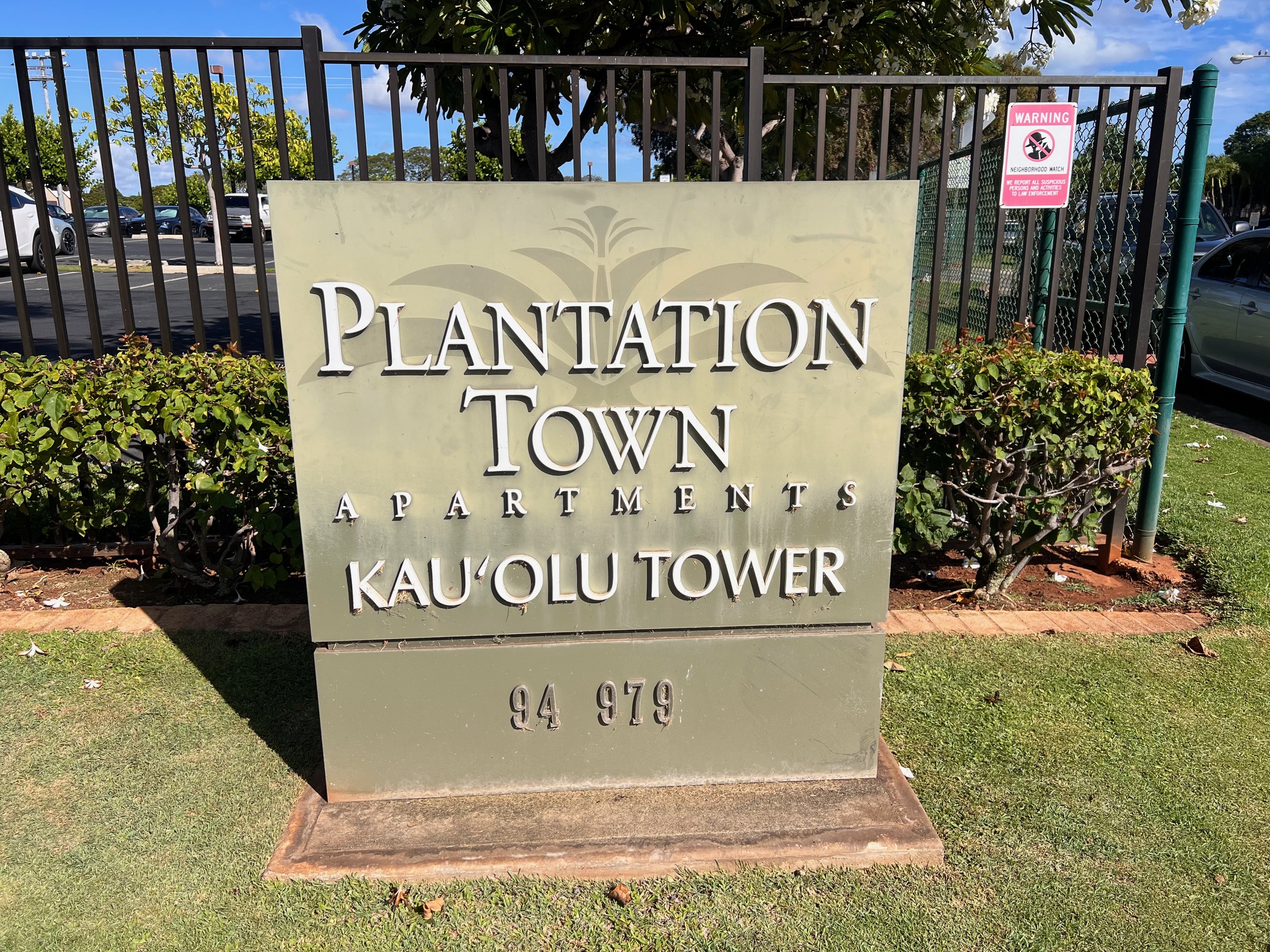 Plantation town apts on Oahu