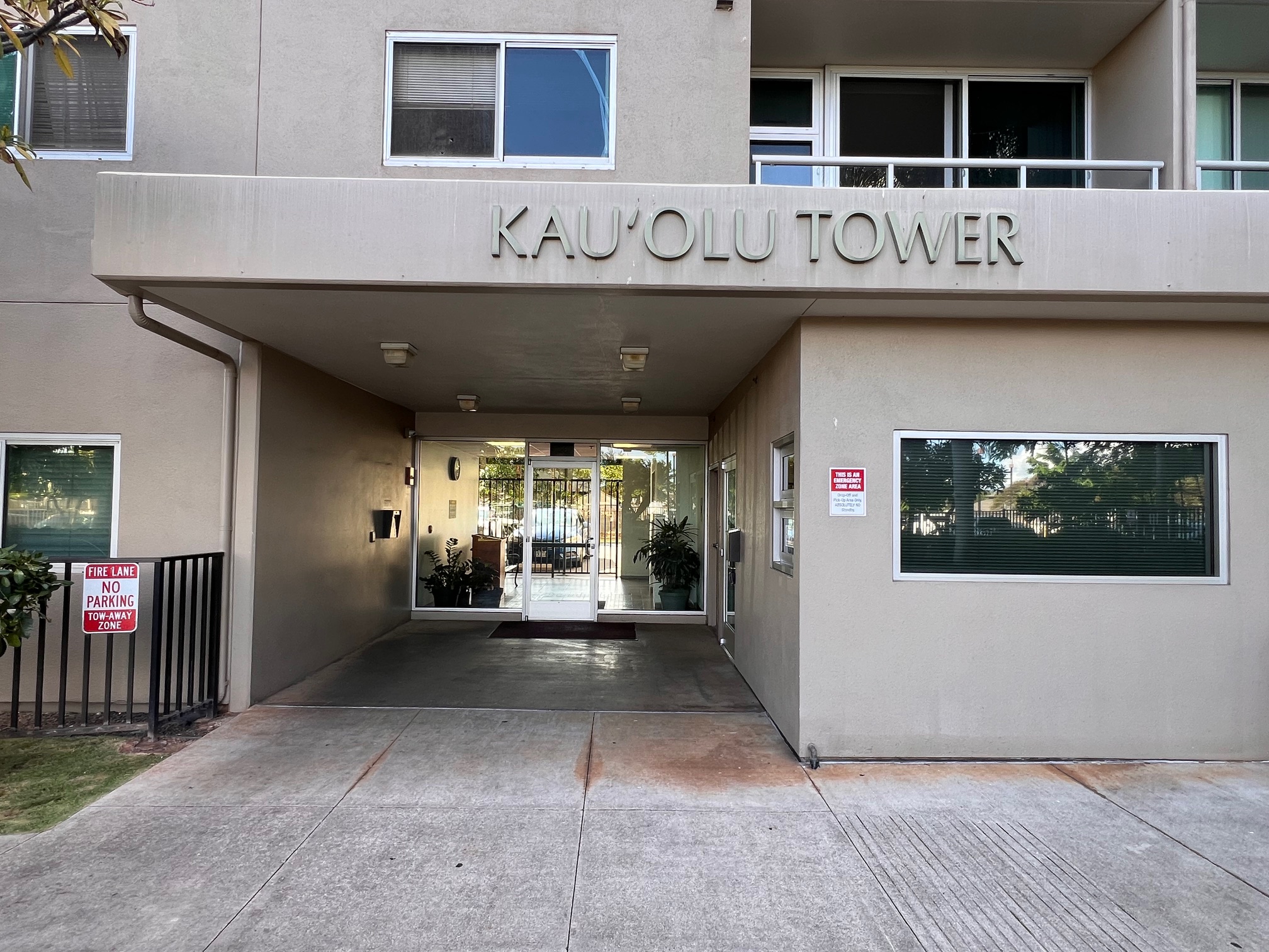 Plantation town apts on Oahu