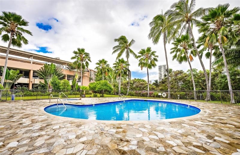 Plaza Landmark Pool Deck 2